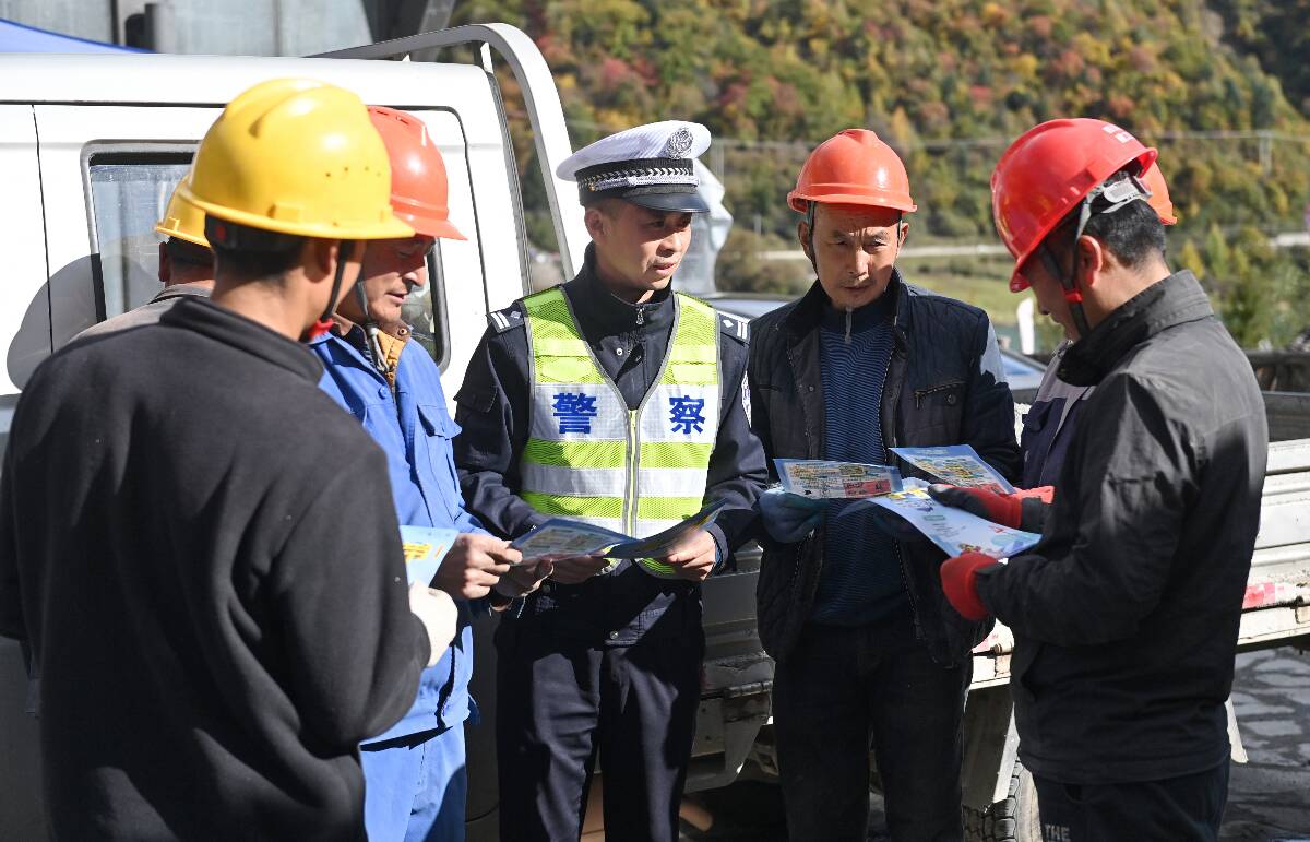 流動車管所 數據服務進山區，便民利民暖人心